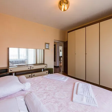 Apartmán Komfortables Nur 200 Meter Zum Sandstrand Mit Meerblick, Liegewiese, Grill Crikvenica