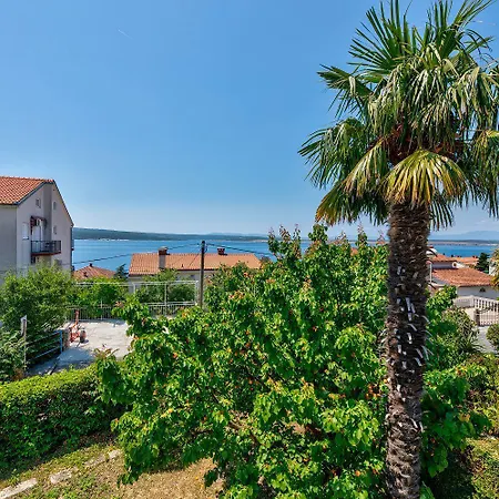 Komfortables Nur 200 Meter Zum Sandstrand Mit Meerblick, Liegewiese, Grill Apartman