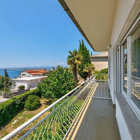Komfortables Nur 200 Meter Zum Sandstrand Mit Meerblick, Liegewiese, Grill Apartmán *