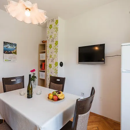 Komfortables Nur 200 Meter Zum Sandstrand Mit Meerblick, Liegewiese, Grill * Crikvenica