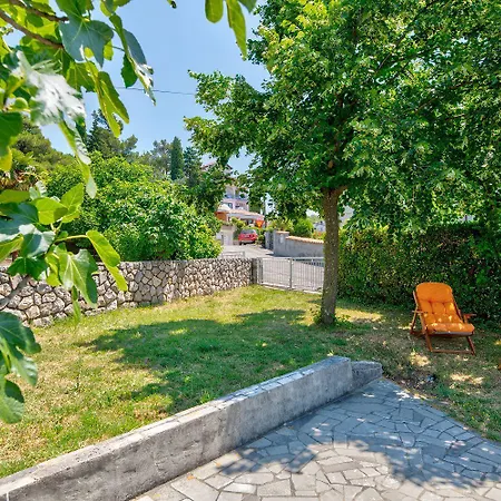 Komfortables Nur 200 Meter Zum Sandstrand Mit Meerblick, Liegewiese, Grill Crikvenica