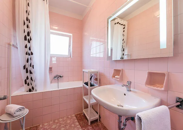 Apartmán Komfortables Nur 200 Meter Zum Sandstrand Mit Meerblick, Liegewiese, Grill Crikvenica