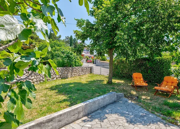 Komfortables Nur 200 Meter Zum Sandstrand Mit Meerblick, Liegewiese, Grill Crikvenica