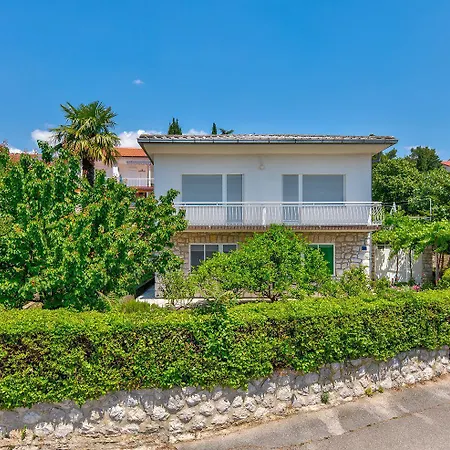 Komfortables Nur 200 Meter Zum Sandstrand Mit Meerblick, Liegewiese, Grill * Crikvenica