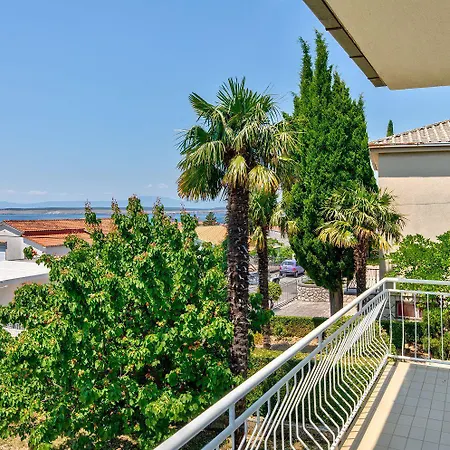 Komfortables Nur 200 Meter Zum Sandstrand Mit Meerblick, Liegewiese, Grill Crikvenica