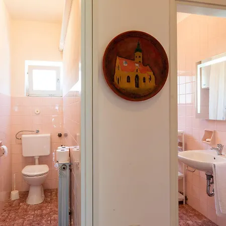 Komfortables Nur 200 Meter Zum Sandstrand Mit Meerblick, Liegewiese, Grill Apartman