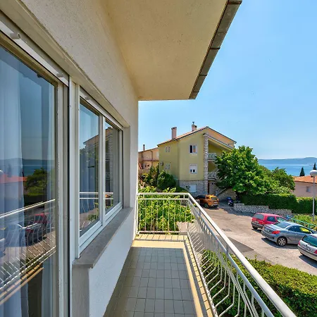 Komfortables Nur 200 Meter Zum Sandstrand Mit Meerblick, Liegewiese, Grill Crikvenica