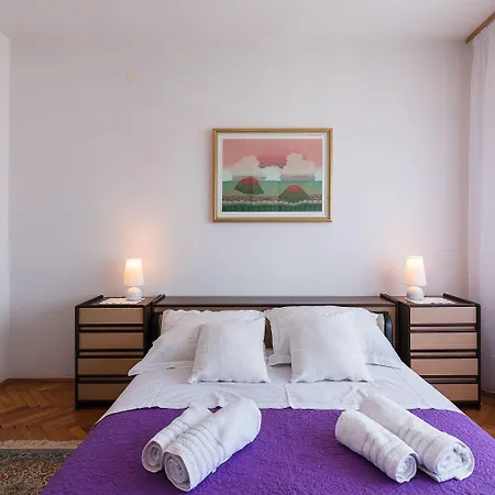 Komfortables Nur 200 Meter Zum Sandstrand Mit Meerblick, Liegewiese, Grill