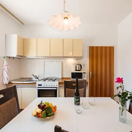 Komfortables Nur 200 Meter Zum Sandstrand Mit Meerblick, Liegewiese, Grill Apartman *