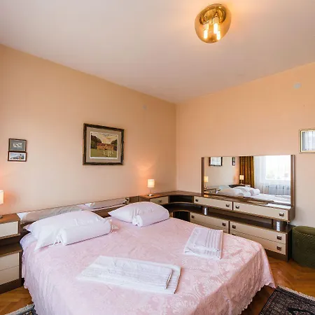 Komfortables Nur 200 Meter Zum Sandstrand Mit Meerblick, Liegewiese, Grill Apartman Crikvenica