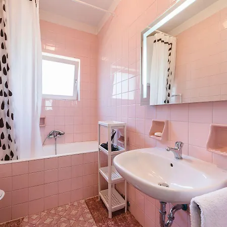 Apartman Komfortables Nur 200 Meter Zum Sandstrand Mit Meerblick, Liegewiese, Grill Crikvenica