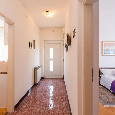 Komfortables Nur 200 Meter Zum Sandstrand Mit Meerblick, Liegewiese, Grill * Crikvenica