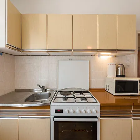 Komfortables Nur 200 Meter Zum Sandstrand Mit Meerblick, Liegewiese, Grill Crikvenica