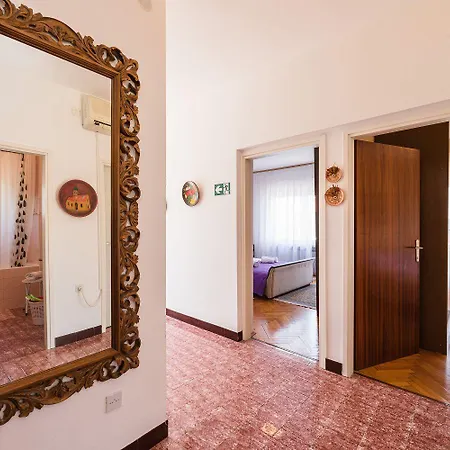 Komfortables Nur 200 Meter Zum Sandstrand Mit Meerblick, Liegewiese, Grill Apartman