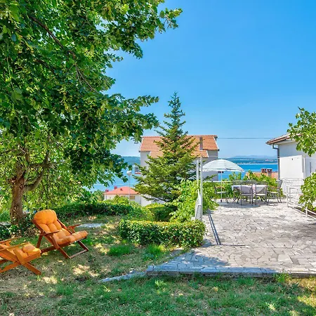 Komfortables Nur 200 Meter Zum Sandstrand Mit Meerblick, Liegewiese, Grill *