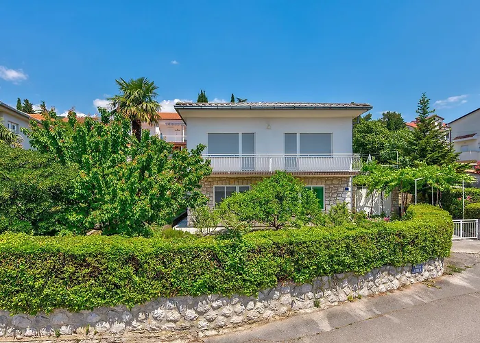 Komfortables Nur 200 Meter Zum Sandstrand Mit Meerblick, Liegewiese, Grill * Crikvenica