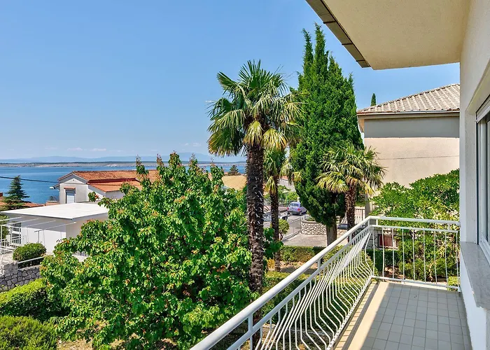 Komfortables Nur 200 Meter Zum Sandstrand Mit Meerblick, Liegewiese, Grill Crikvenica