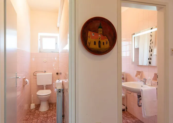 Komfortables Nur 200 Meter Zum Sandstrand Mit Meerblick, Liegewiese, Grill Lägenhet