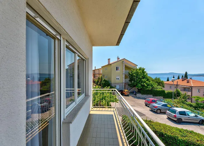 Komfortables Nur 200 Meter Zum Sandstrand Mit Meerblick, Liegewiese, Grill Crikvenica