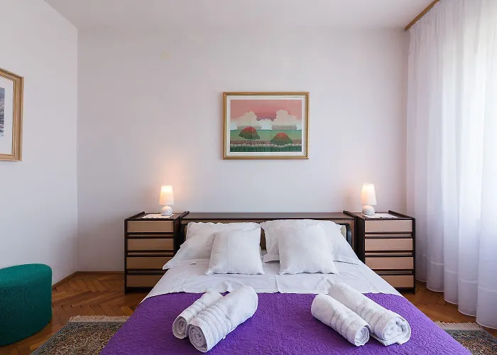 Komfortables Nur 200 Meter Zum Sandstrand Mit Meerblick, Liegewiese, Grill