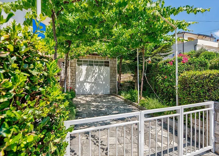 Komfortables Nur 200 Meter Zum Sandstrand Mit Meerblick, Liegewiese, Grill Lägenhet