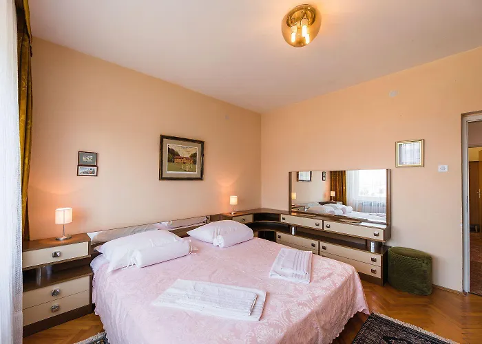 Komfortables Nur 200 Meter Zum Sandstrand Mit Meerblick, Liegewiese, Grill Lägenhet Crikvenica