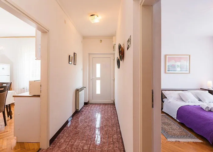 Komfortables Nur 200 Meter Zum Sandstrand Mit Meerblick, Liegewiese, Grill * Crikvenica