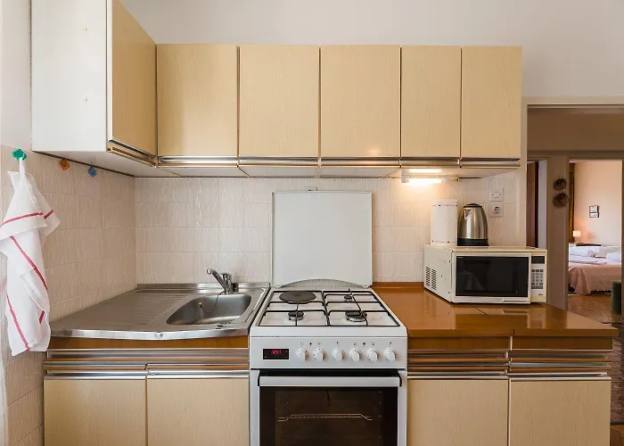 Komfortables Nur 200 Meter Zum Sandstrand Mit Meerblick, Liegewiese, Grill Crikvenica