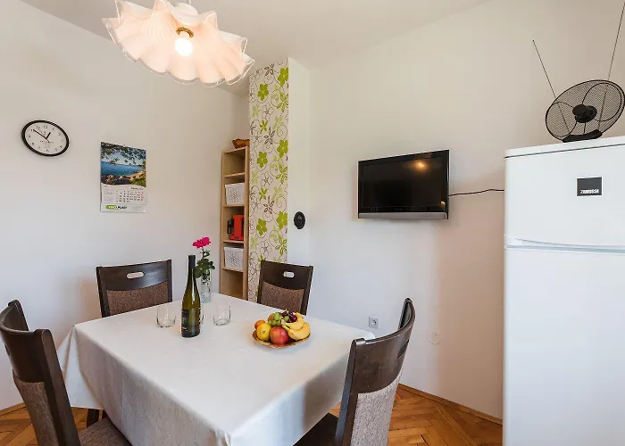 Komfortables Nur 200 Meter Zum Sandstrand Mit Meerblick, Liegewiese, Grill * Crikvenica