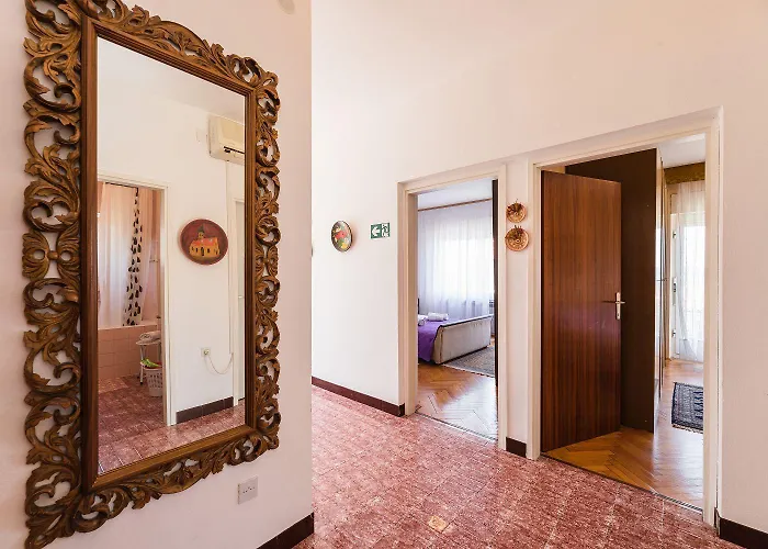 Komfortables Nur 200 Meter Zum Sandstrand Mit Meerblick, Liegewiese, Grill Lägenhet