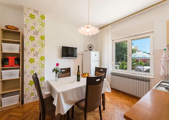 Komfortables Nur 200 Meter Zum Sandstrand Mit Meerblick, Liegewiese, Grill Lägenhet Crikvenica