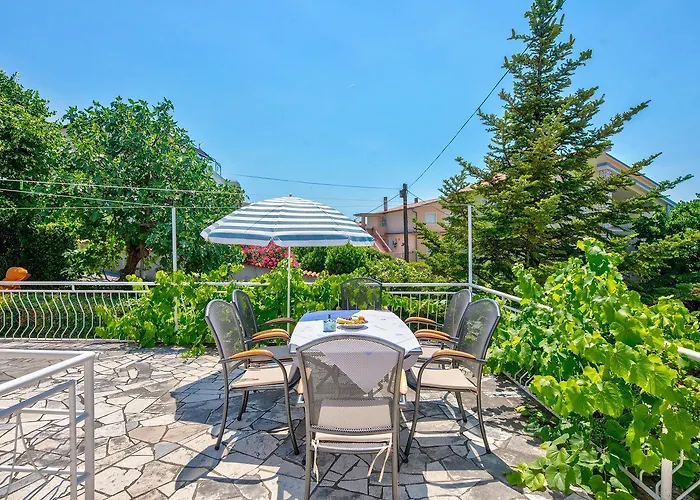 Komfortables Nur 200 Meter Zum Sandstrand Mit Meerblick, Liegewiese, Grill * Crikvenica